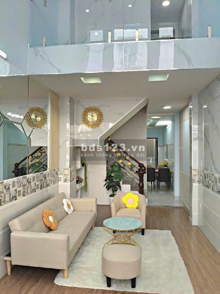 Nhà đẹp GV sạch sẽ Thoáng mát. Xe hơi đậu nhà. Thuận tiện kinh doanh đa ngành nghề
