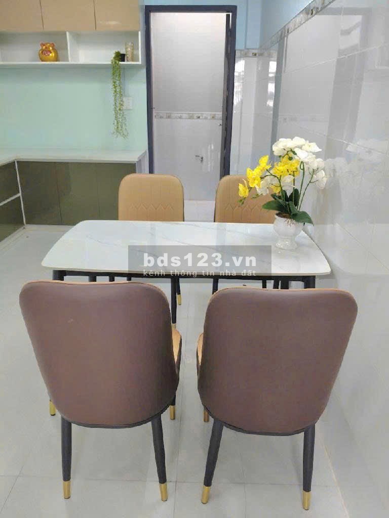 Nhà đẹp GV sạch sẽ Thoáng mát. Xe hơi đậu nhà. Thuận tiện kinh doanh đa ngành nghề