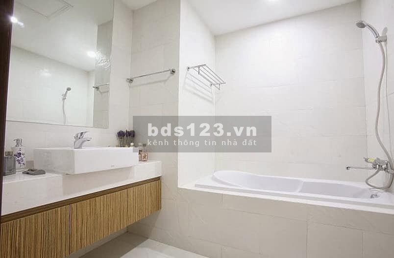 Bán căn 2PN 70M2 - 4 tỷ 2 - Full nội thất - Hòa Bình Green City - 505 Minh Khai