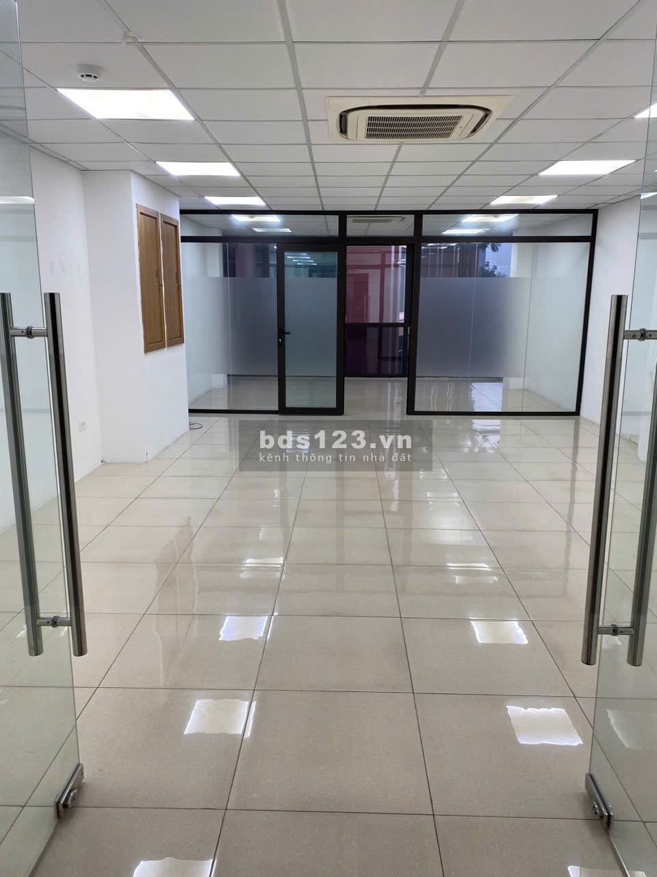 Cho thuê văn phòng - Toà nhà Sunrise Building (lầu 3) tại Láng Hạ, Ba Đình, Hà Nội