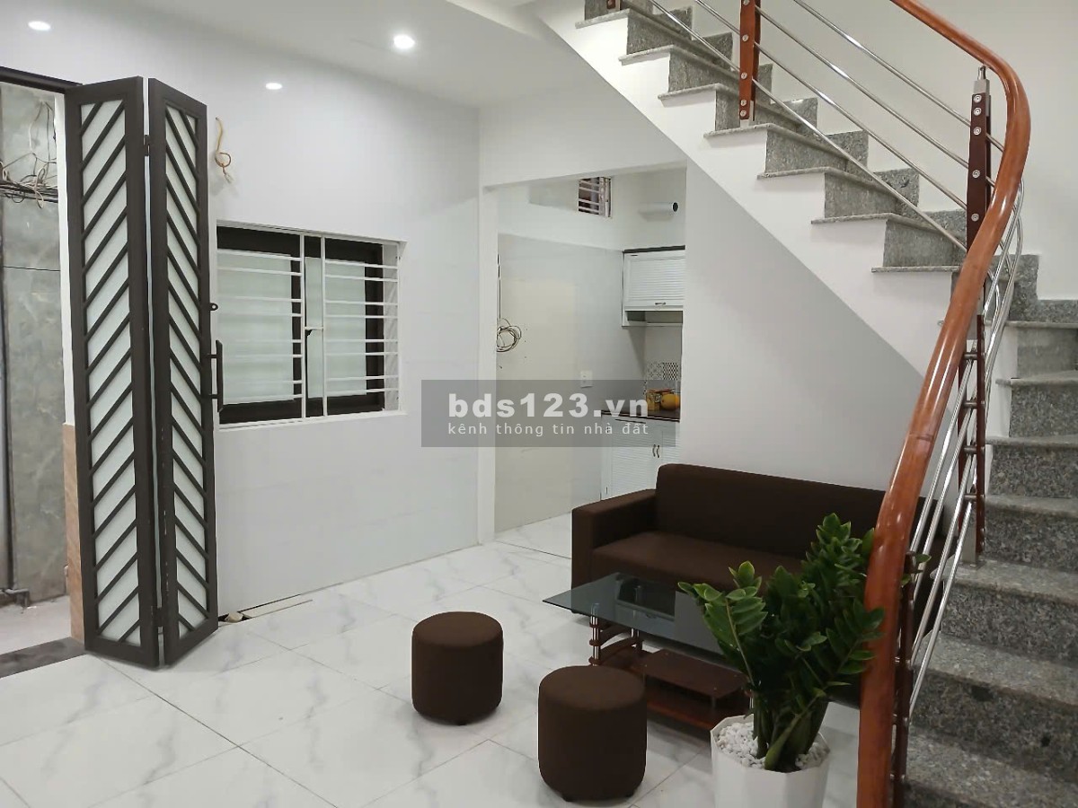 Bán căn nhà 2 tầng đẹp ngõ Dư Hàng thông Cột Đèn