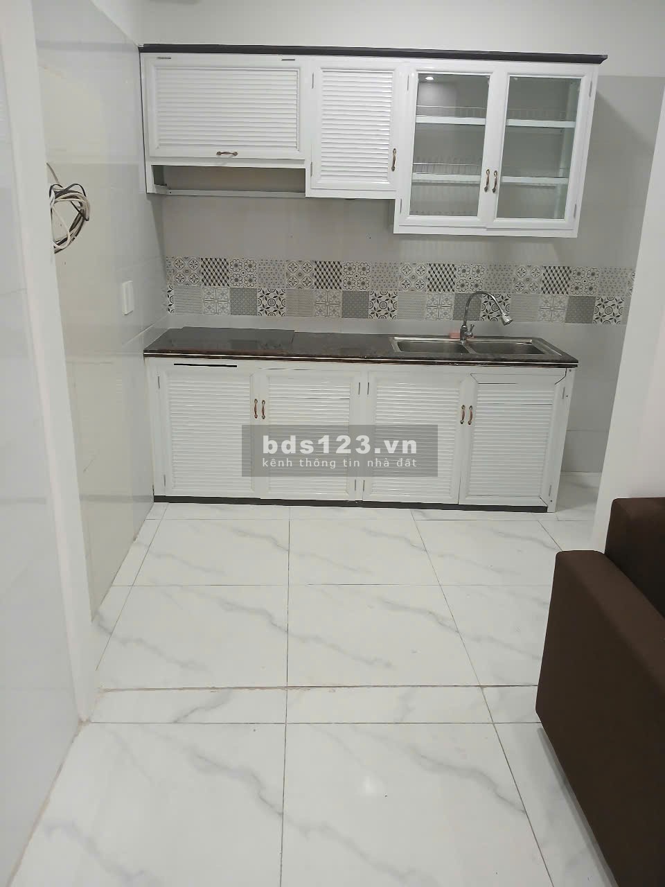 Bán căn nhà 2 tầng đẹp ngõ Dư Hàng thông Cột Đèn