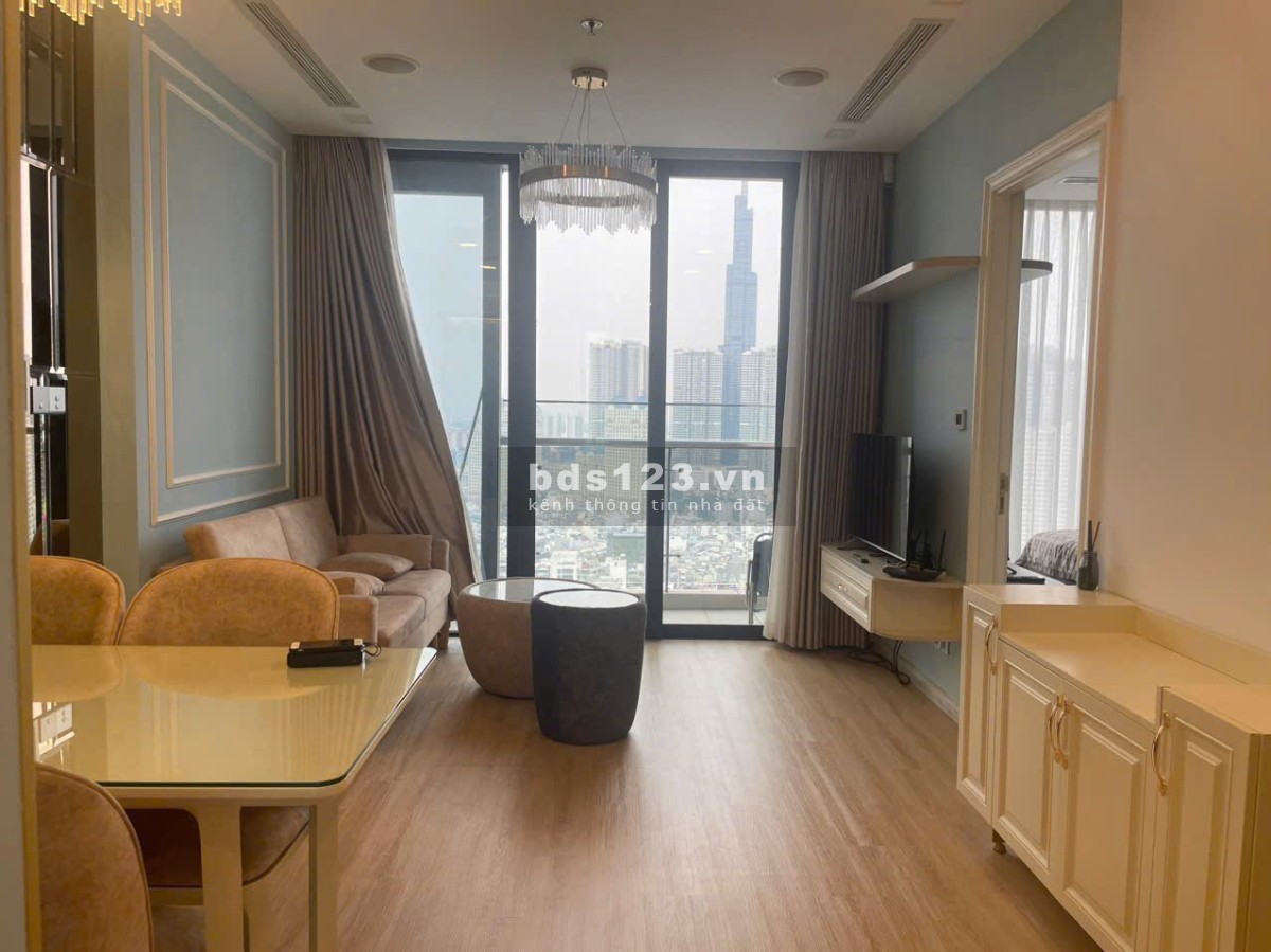 Bán CC 2PN, 2WC, 70m2 tại Vinhomes Golden River Ba Son, giá tốt 11,8 tỷ, Q1, HCM