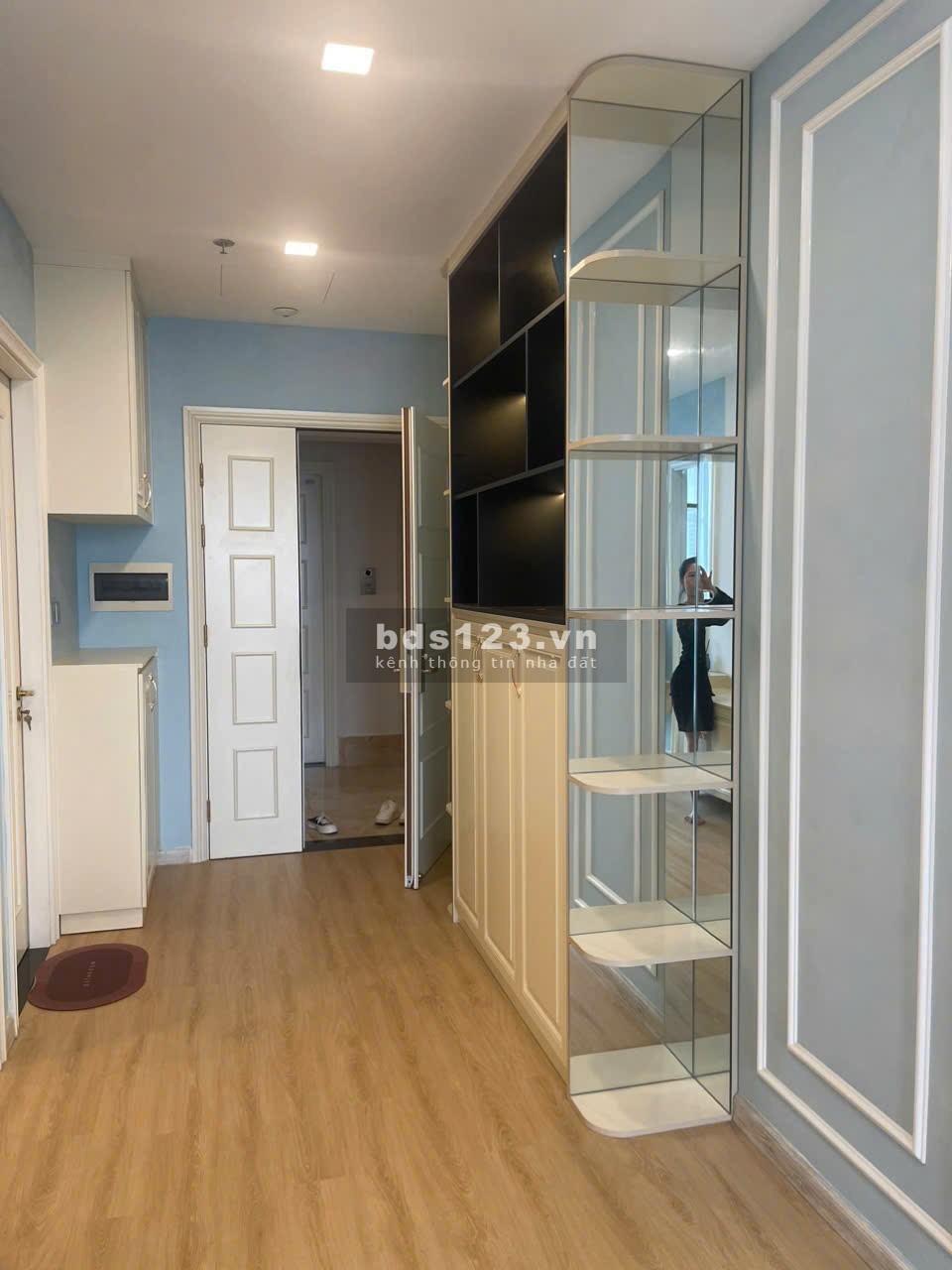 Bán CC 2PN, 2WC, 70m2 tại Vinhomes Golden River Ba Son, giá tốt 11,8 tỷ, Q1, HCM