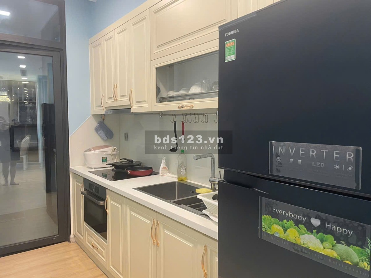 Bán CC 2PN, 2WC, 70m2 tại Vinhomes Golden River Ba Son, giá tốt 11,8 tỷ, Q1, HCM