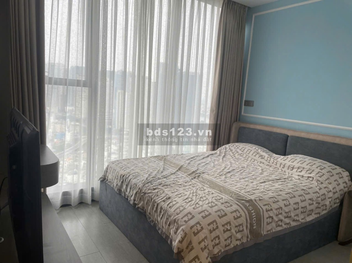 Bán CC 2PN, 2WC, 70m2 tại Vinhomes Golden River Ba Son, giá tốt 11,8 tỷ, Q1, HCM