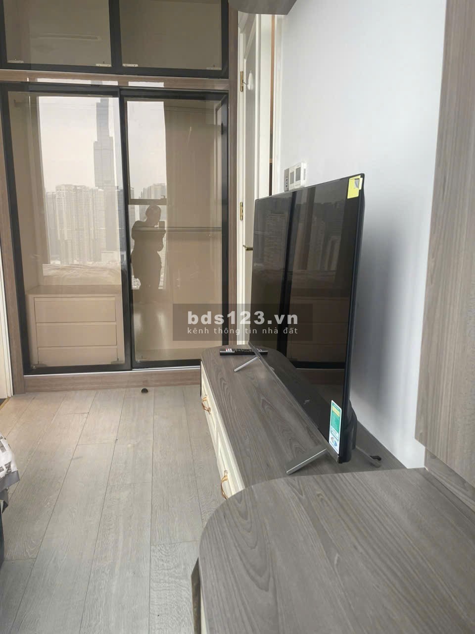 Bán CC 2PN, 2WC, 70m2 tại Vinhomes Golden River Ba Son, giá tốt 11,8 tỷ, Q1, HCM