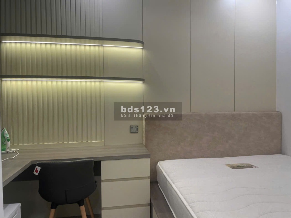 Bán CC 2PN, 2WC, 70m2 tại Vinhomes Golden River Ba Son, giá tốt 11,8 tỷ, Q1, HCM