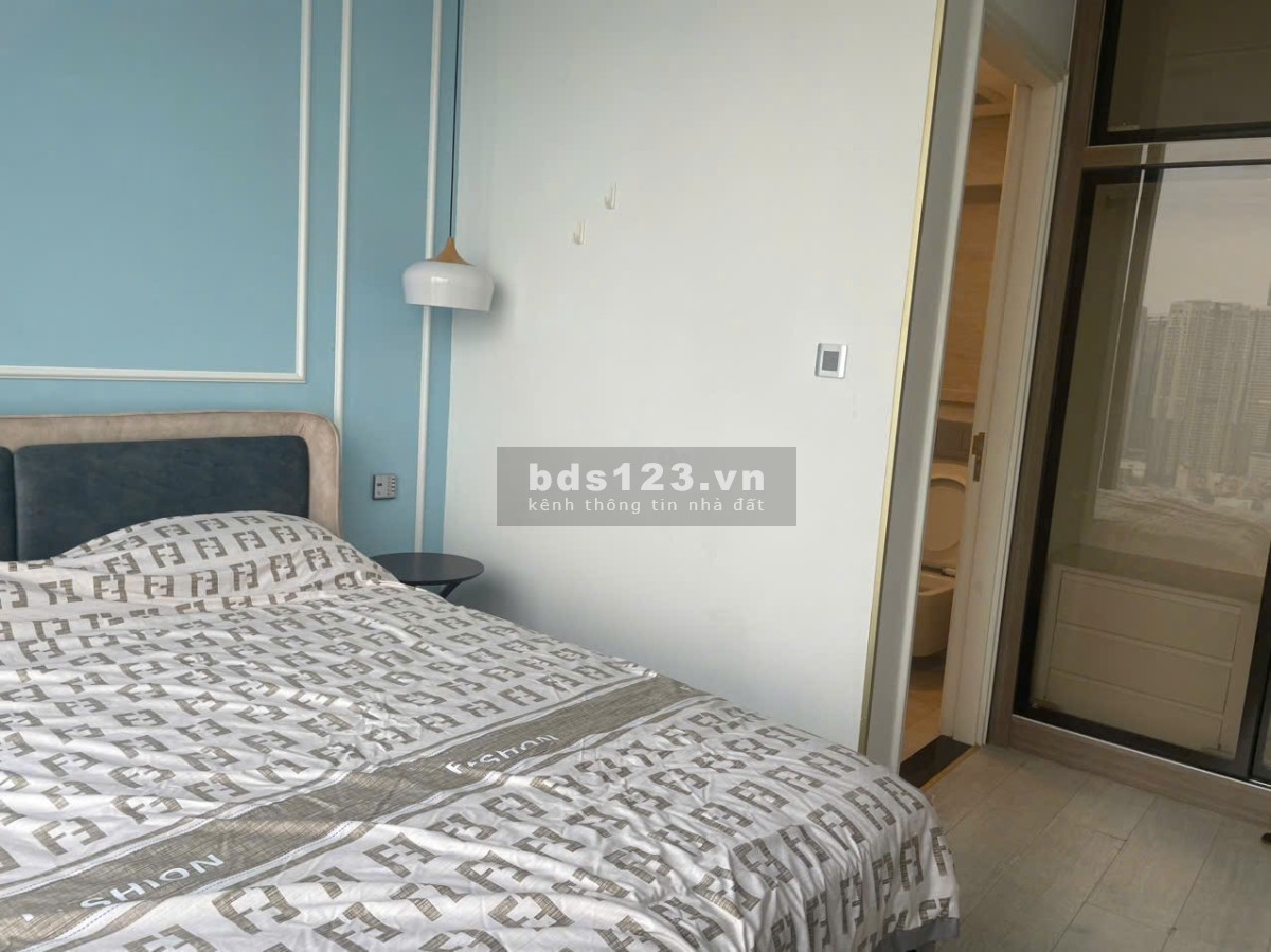Bán CC 2PN, 2WC, 70m2 tại Vinhomes Golden River Ba Son, giá tốt 11,8 tỷ, Q1, HCM