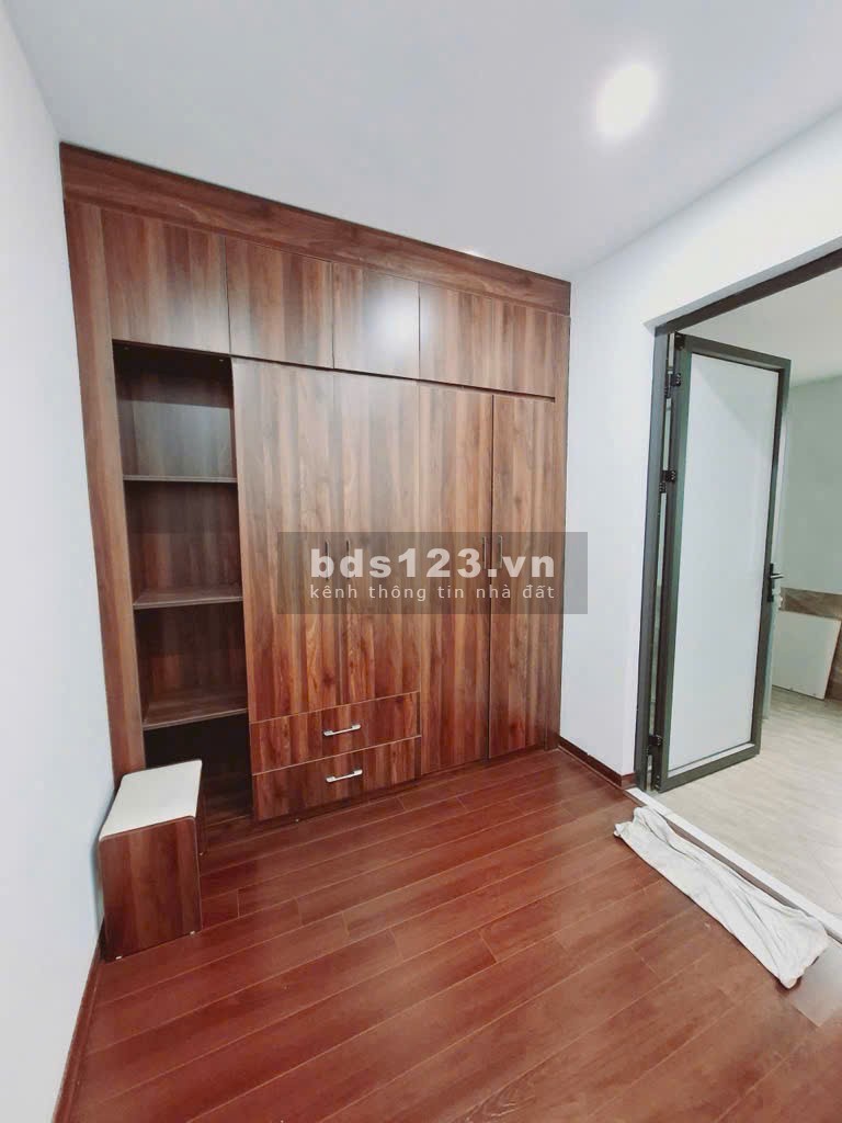 B,án nhà phố ngọc thụy 33m2 nhà dân xây rất kiên cố con mới , .giá chào 5,98