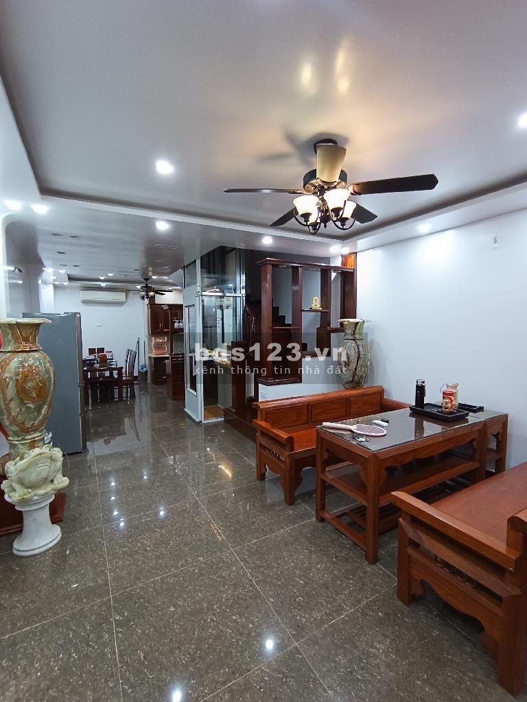 Chính chủ nhờ bán căn nhà 7 tầng - Đường Nguyễn Khang - Phố sầm uất