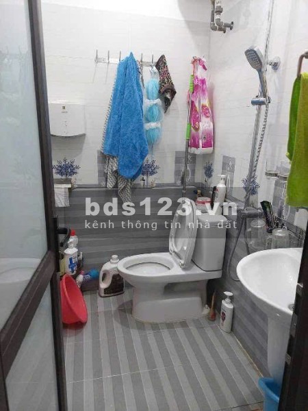 Hiếm - Nhà TT mặt ngõ 4M - Vỉa hè 2M - Diện tích 40m2 - Gía 3.4 tỉ- Kinh doanh sầm uất - TT Cầu Giấy