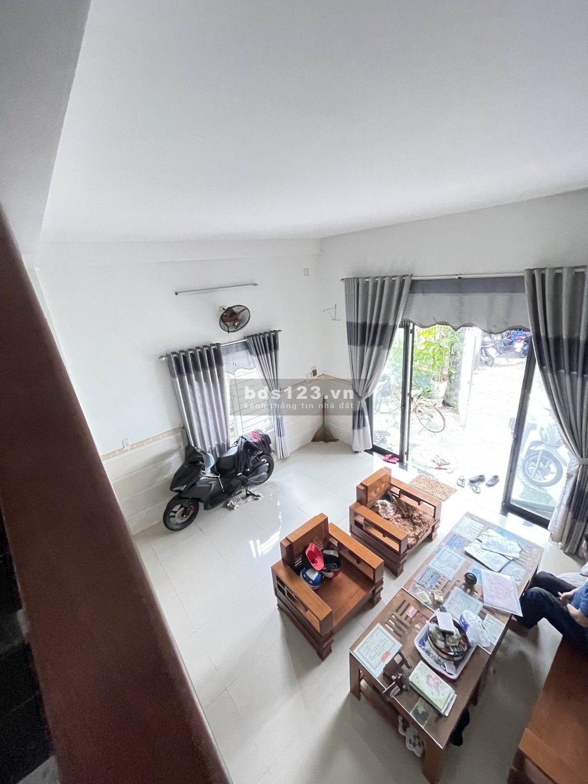 Cần bán gấp nhà Lạc Long Quân 95m2 - Ngang6.1m, ô tô tới cổng. Chỉ 3.1tỷ