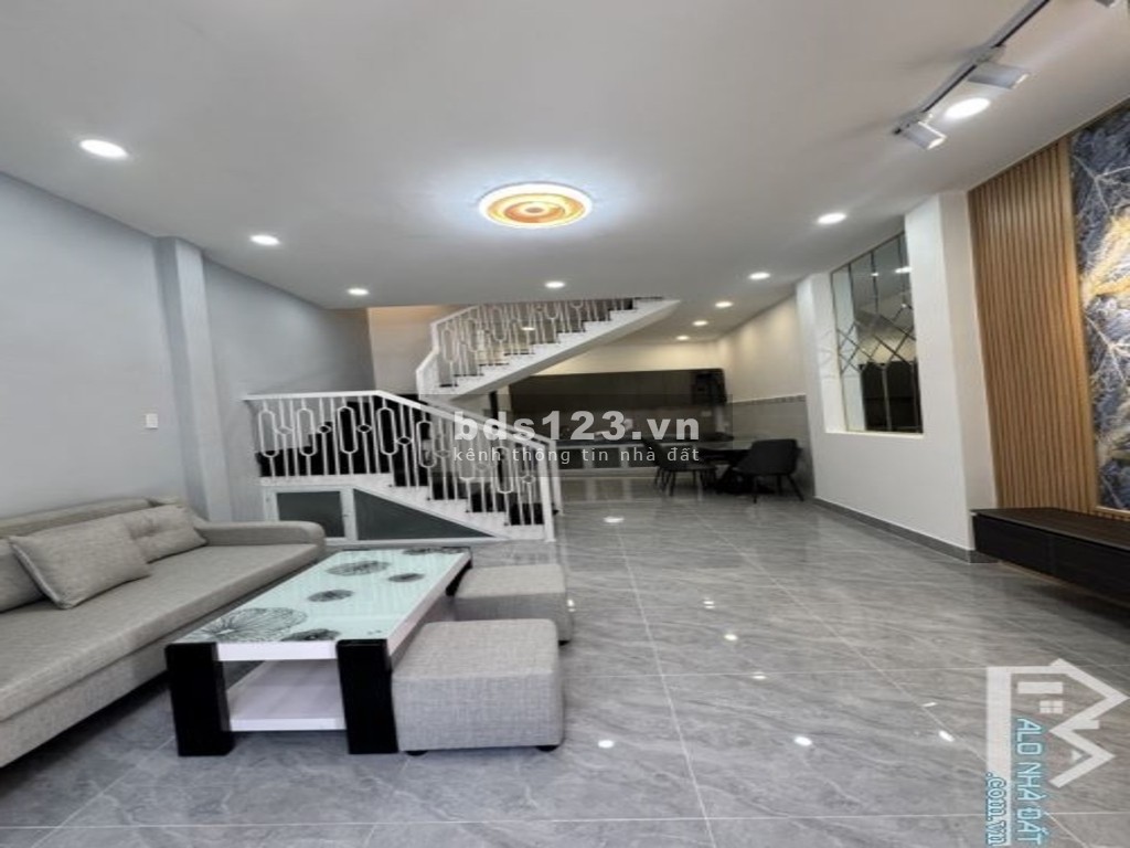 Nhà sang 2 tầng mới, tặng NT, 40M2 ngay mặt tiền chợ Tân Trụ giá siêu hot