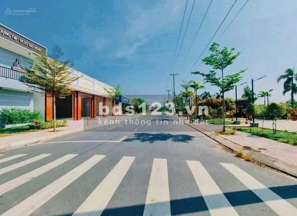 Khu dân cư hành chính Bình Chánh - Mặt tiền đường. Giá: 17TR/M2 (DT: 100m2 - 200m2)