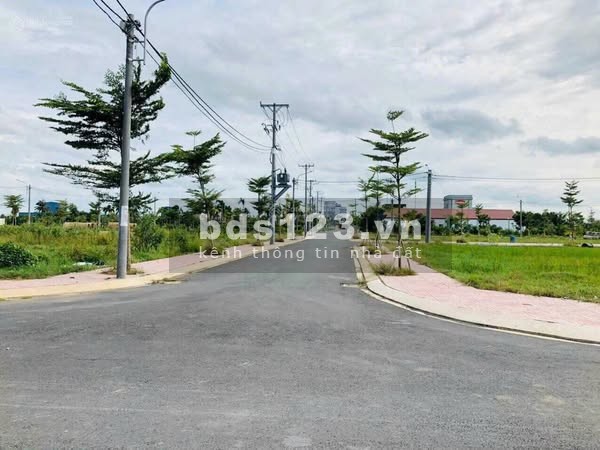 Khu dân cư hành chính Bình Chánh - Mặt tiền đường. Giá: 17TR/M2 (DT: 100m2 - 200m2)