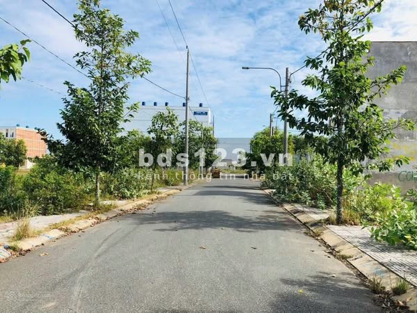 Khu dân cư hành chính Bình Chánh - Mặt tiền đường. Giá: 17TR/M2 (DT: 100m2 - 200m2)