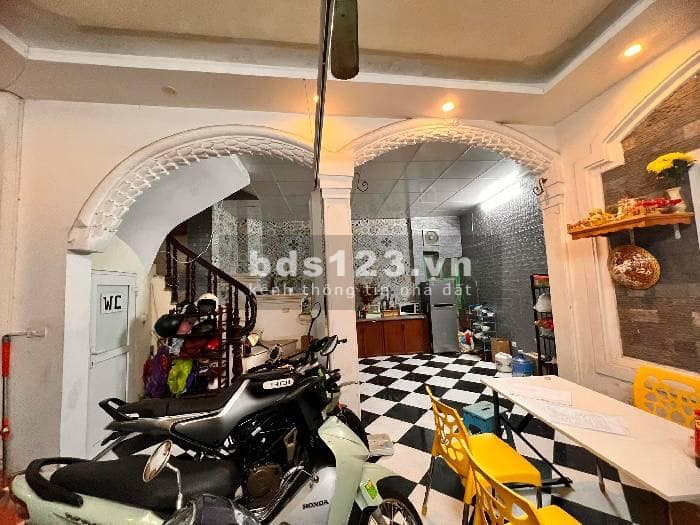 Bán nhà Đống Đa, diện tích sử dụng 52m Giá: 5.6 tỷ