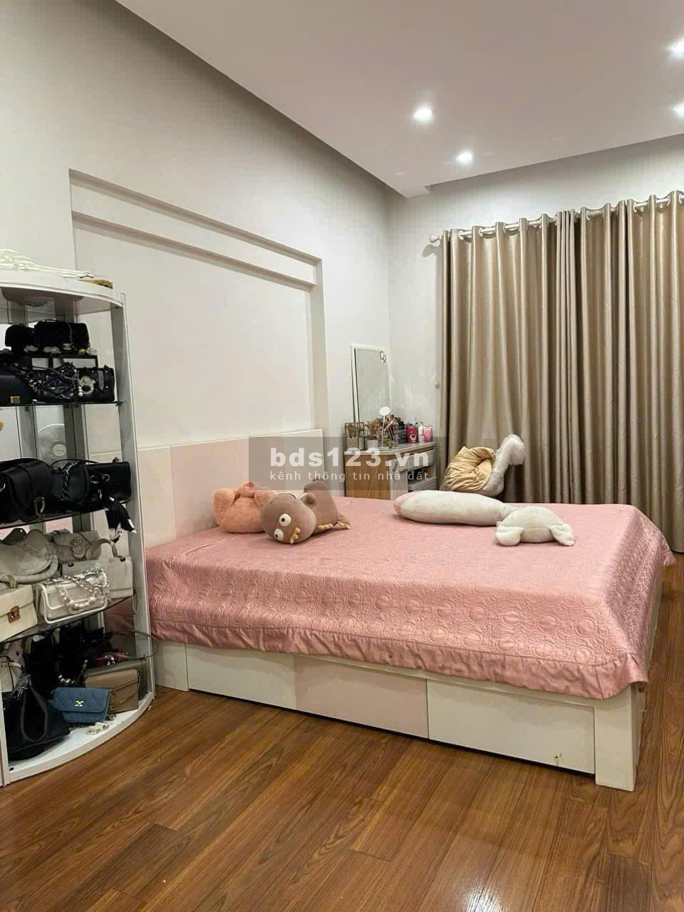 Căn 115m2, 3p ngủ, 2wc, C/C Carillon 1, Tân Bình 13tr/th, Nội thất.