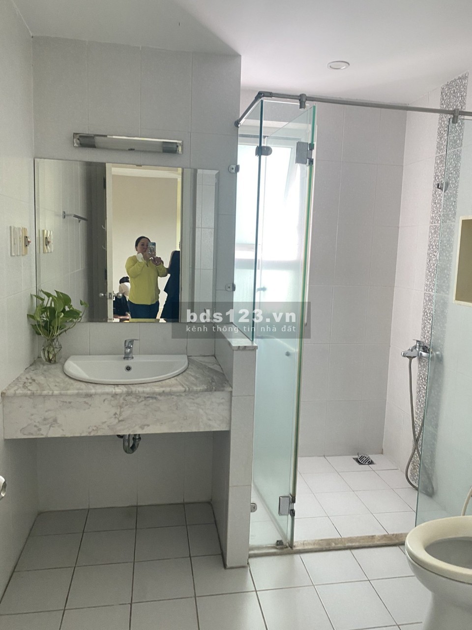 Chung cư Hoa Sen, Lạc Long Quân,Q11: 115m2, 3p ngủ, giá 15tr/th