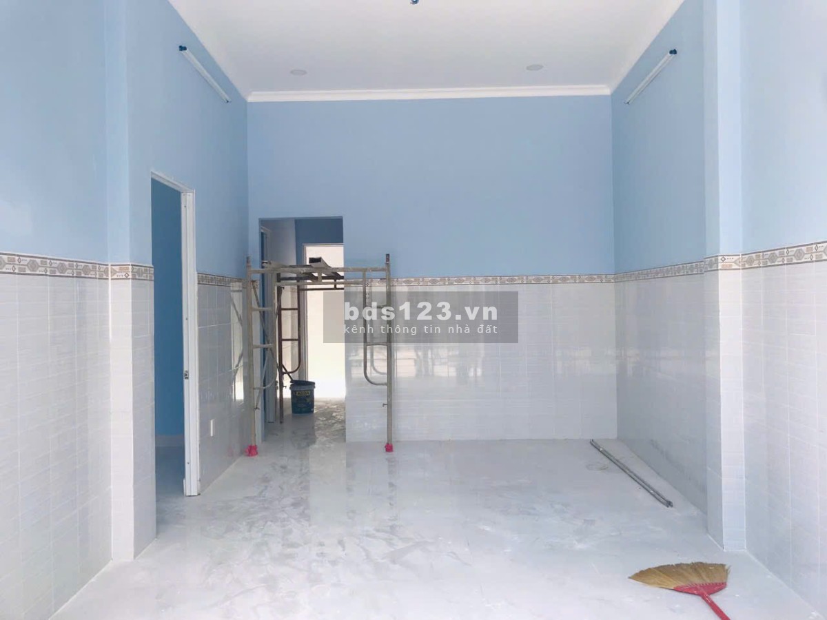 Bán Nhà Gần Cầu Vượt Củ Chi, Góc Hai Mặt Tiền, 106m2, Sổ Hồng Riêng