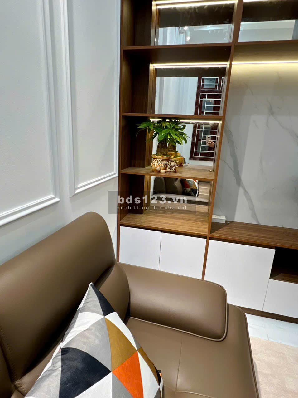 Bán nhà phố Cầu Giấy - 3 Gác phi - Cực gần phốDiện tích : 31M - 5 Tầng - MT: 5M