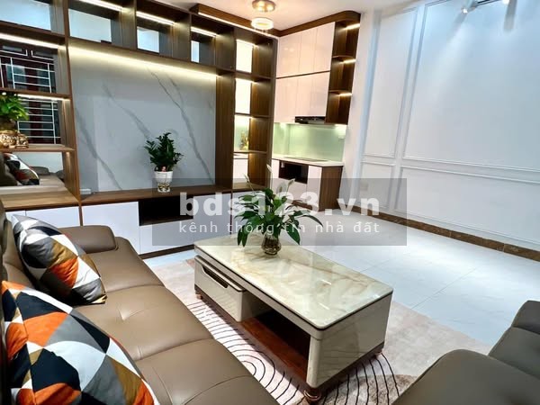 Bán nhà phố Cầu Giấy - 3 Gác phi - Cực gần phốDiện tích : 31M - 5 Tầng - MT: 5M
