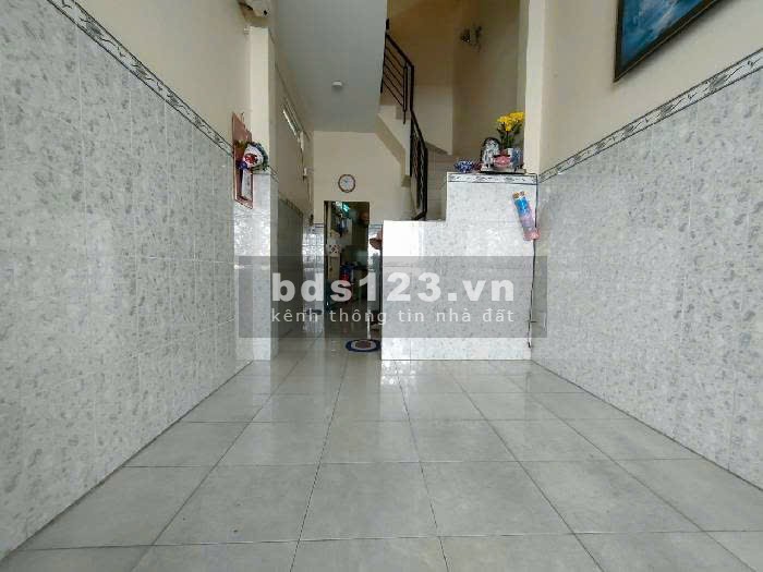 Bán nhà 3 tầng, Quận 1, 33 m2, gần Hoàng Sa, hẻm 2m, hơn 4 tỷ.