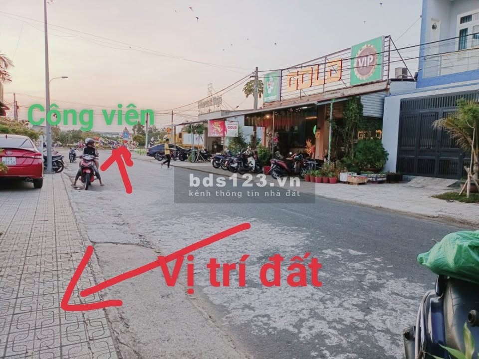 Bán 2 nền khu kinh doanh sầm uất liền kề chợ, khu công nghiệp, full thổ