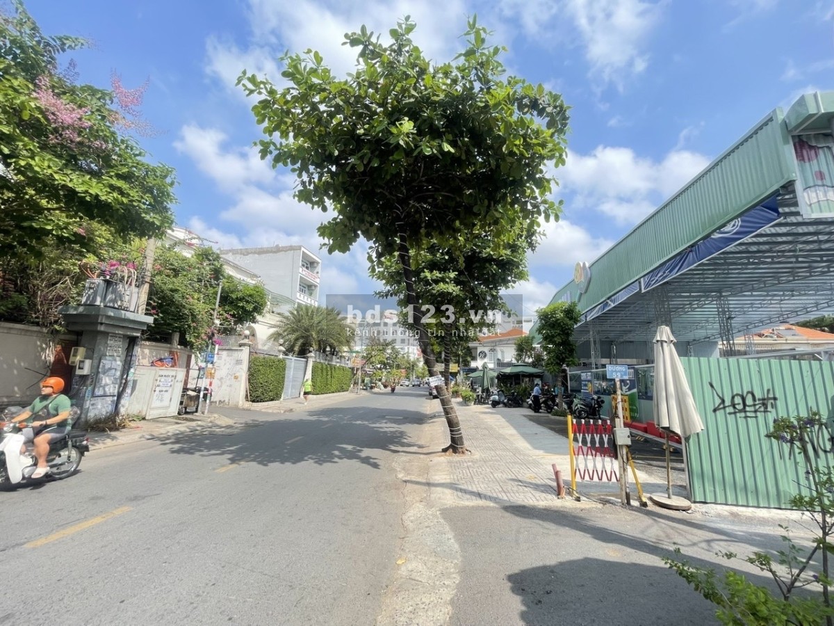 Bán Nhà Có 9 Căn Hộ Dịch Vụ, thu 100tr/tháng, Thảo Điền-Thủ Đức, 14 tỷ hơn xíu.
