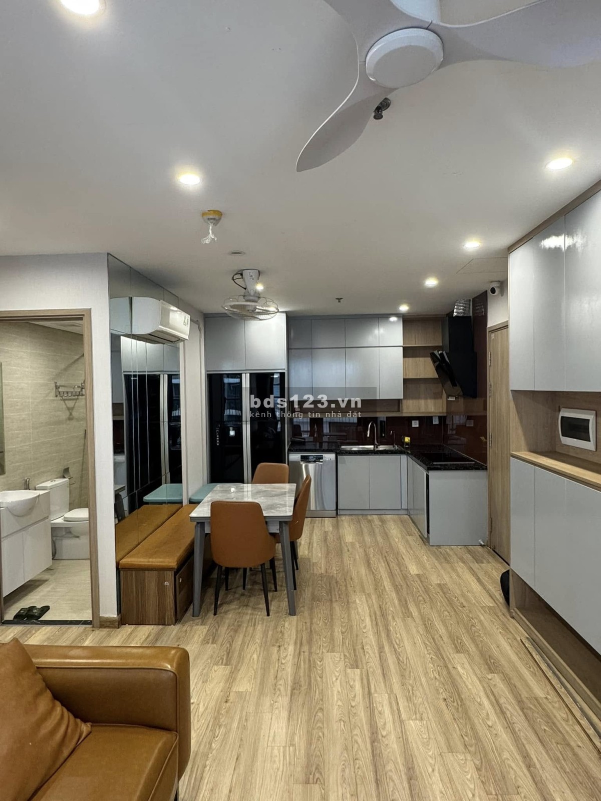 Bán 3N2WC 75m2 FULL toà S202 Vinhomes smart city 3,95 tỷ bao phí. LH: 0961355531