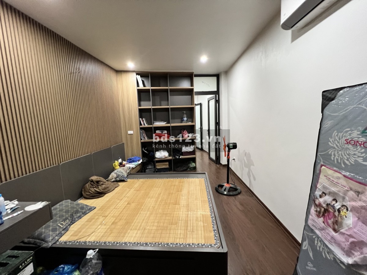 VIP Hai Bà Trưng: 4 tầng mới đẹp - Mặt phố - Ô tô - Vỉa hè - 2 thoáng vĩnh viễn - Kinh doanh