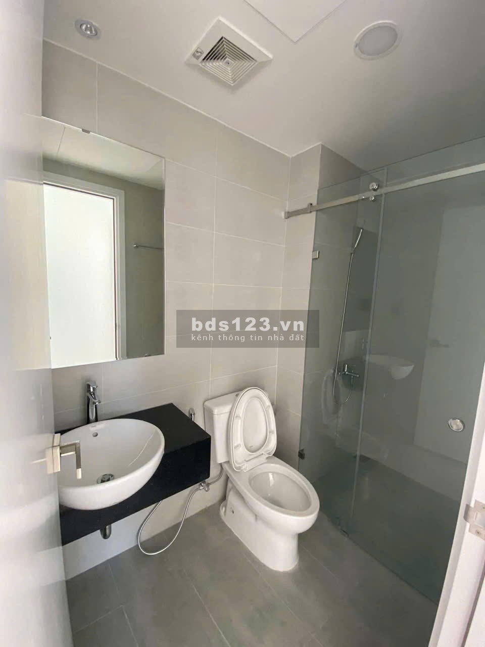 Chung cư Satra, Phan Đăng Lưu, PN: 3p ngủ, 140m2, ban công 20tr/th