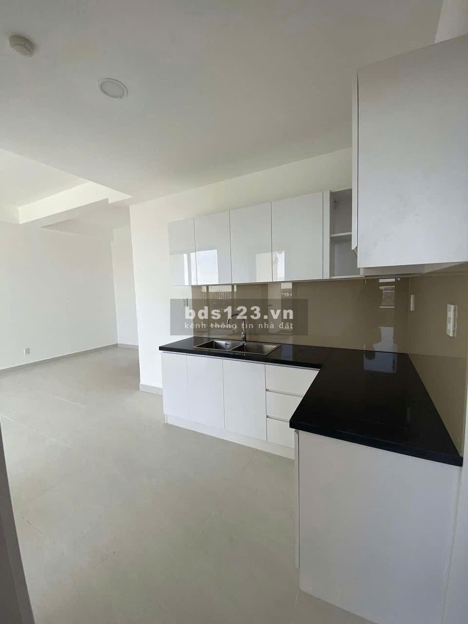 Chung cư Satra, Phan Đăng Lưu, PN: 3p ngủ, 140m2, ban công 20tr/th