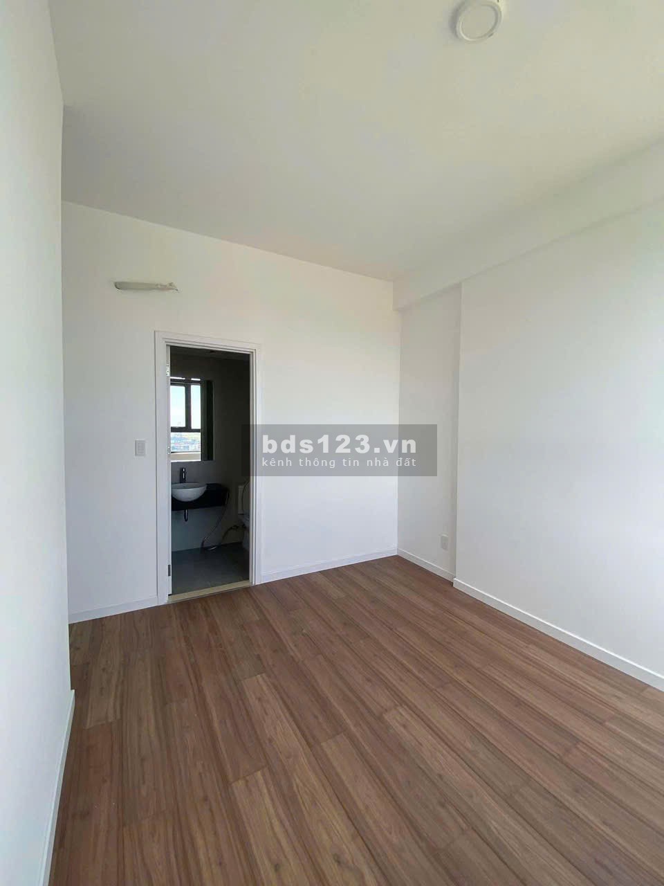 Chung cư Satra, Phan Đăng Lưu, PN: 3p ngủ, 140m2, ban công 20tr/th