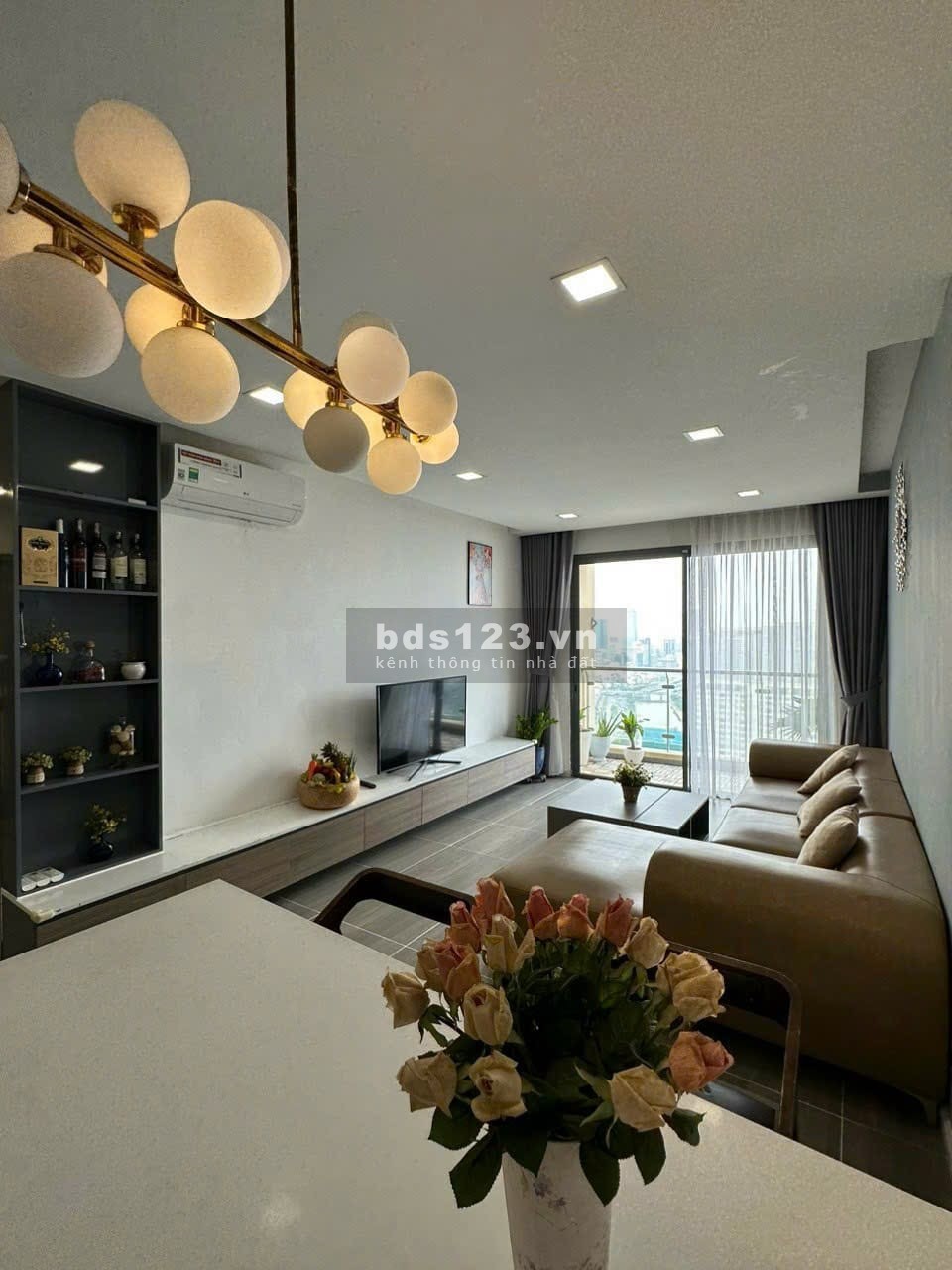 Bán căn hộ The Gold View mặt tiền đường Bến Vân Đồn Quận 4, 83m2, 1 tỷ 920 triệu, SHR