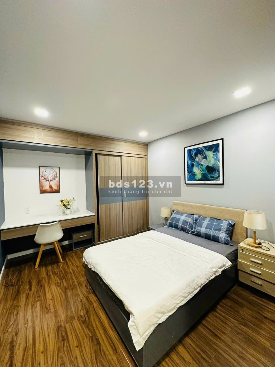 Bán căn hộ The Gold View mặt tiền đường Bến Vân Đồn Quận 4, 83m2, 1 tỷ 920 triệu, SHR