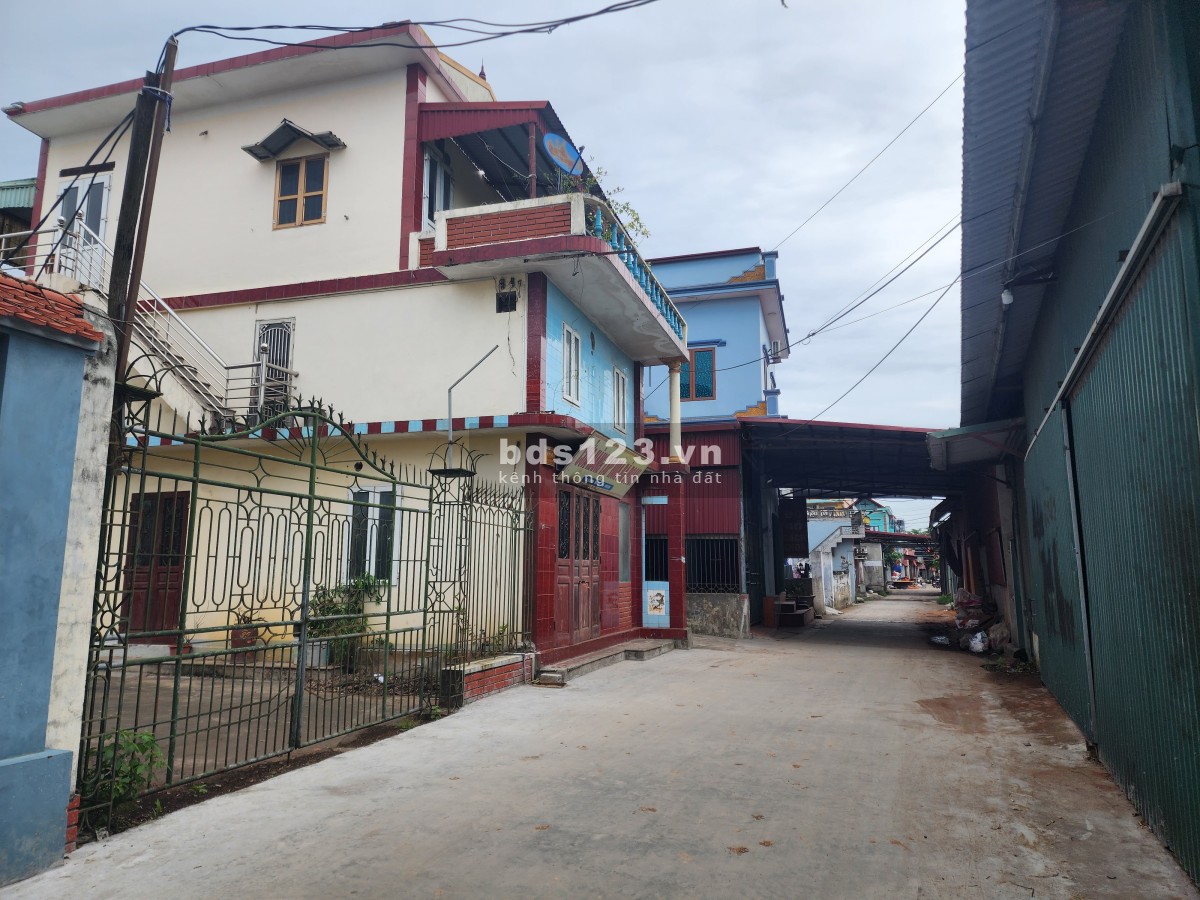 Bán gấp nhà 3 tầng đẹp tại Ý Yên, Nam Định