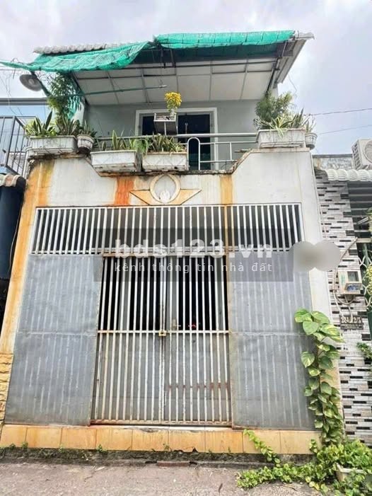 Nhà giá rẻ, dt 40m2 hẻm ngay chợ đường Đình Phong Phú, Quận 9, giá 3.75 tỷ