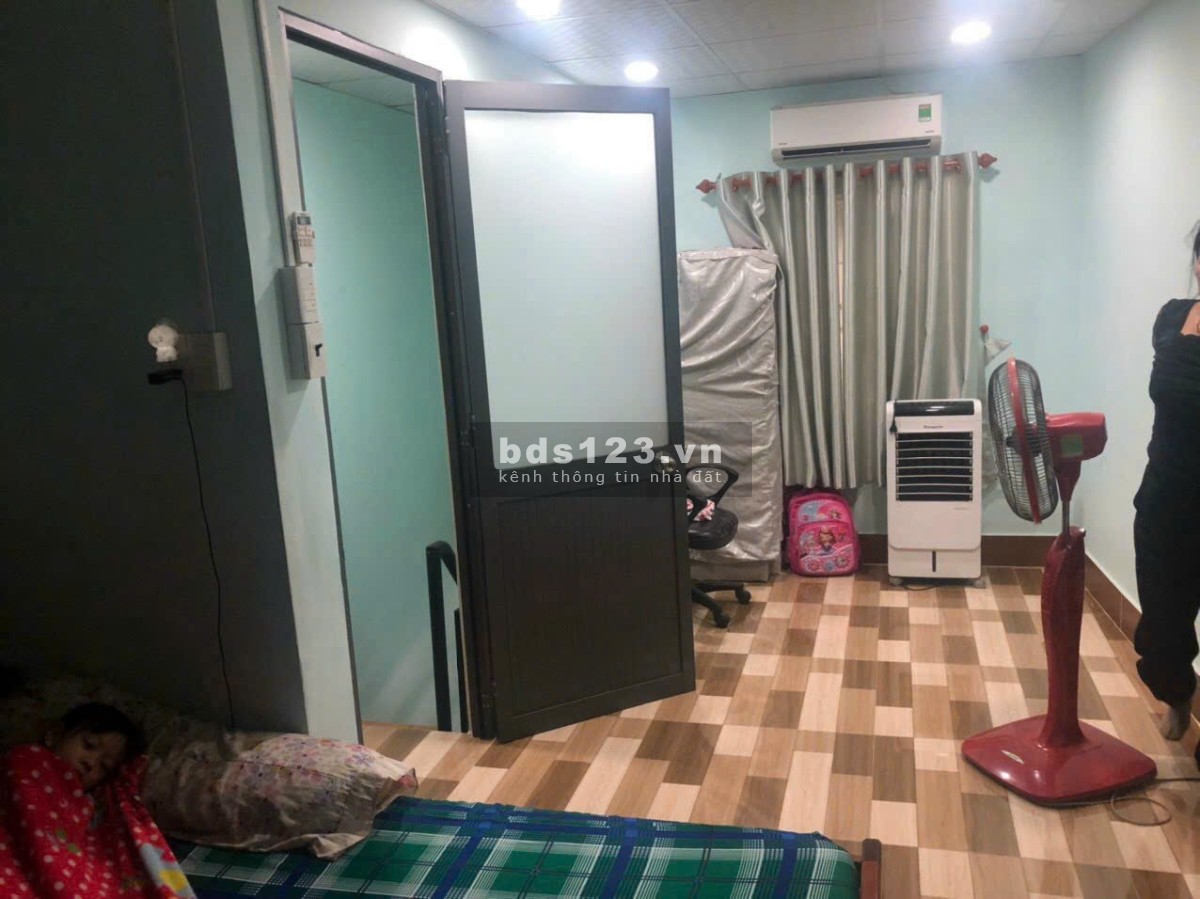 Bán nhà Mặt tiền chợ đường Đình Phong Phú, quận 9 giá 1.5 tỷ / dt 25m2 đất