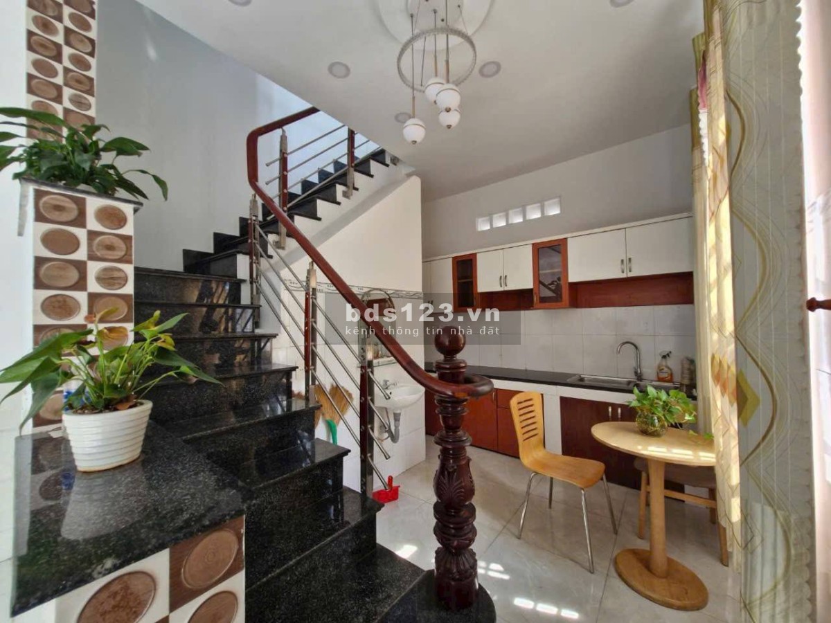 Phước Long B nhà 2 tầng HXH quay đầu