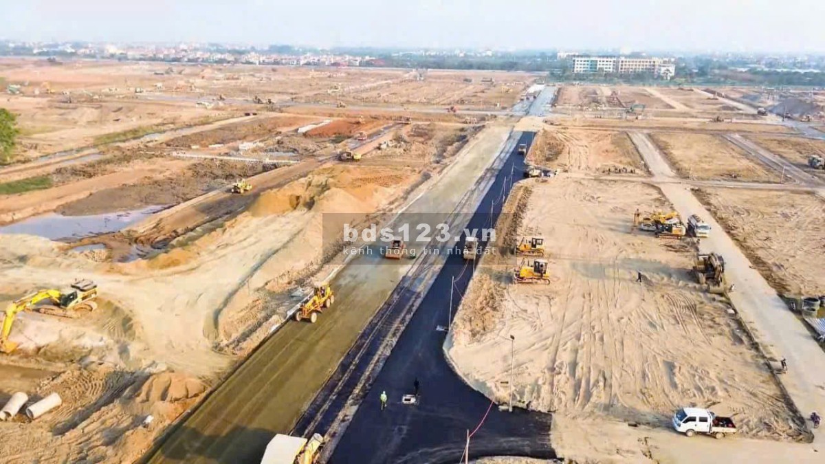 Bán Shophouse 136m đại lộ Hừng Đông gần bãi đỗ xe, trường học Vinhomes Đan Phượng giá 31,7 tỷ