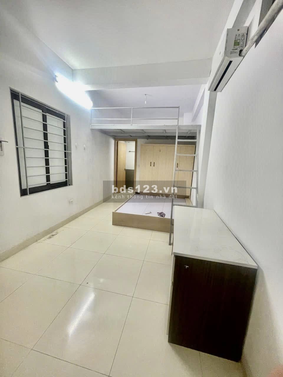 Mặt đường 516 kim giang - thanh liệt - linh đàm có chỗ để oto miễn phí ngày đêm . Vskk , không chủ
