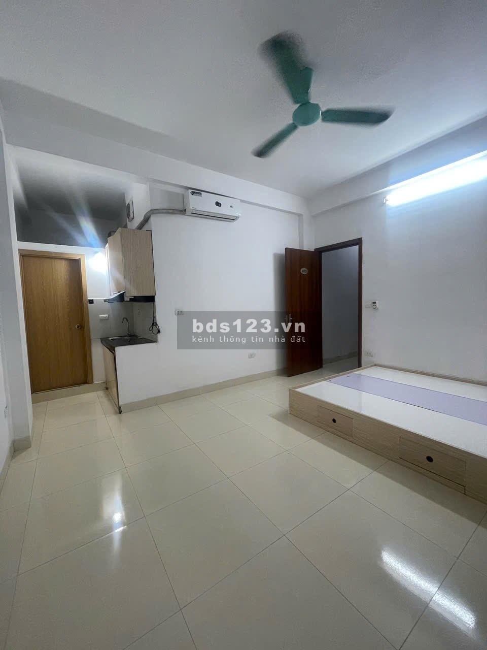 Mặt đường 516 kim giang - thanh liệt - linh đàm có chỗ để oto miễn phí ngày đêm . Vskk , không chủ