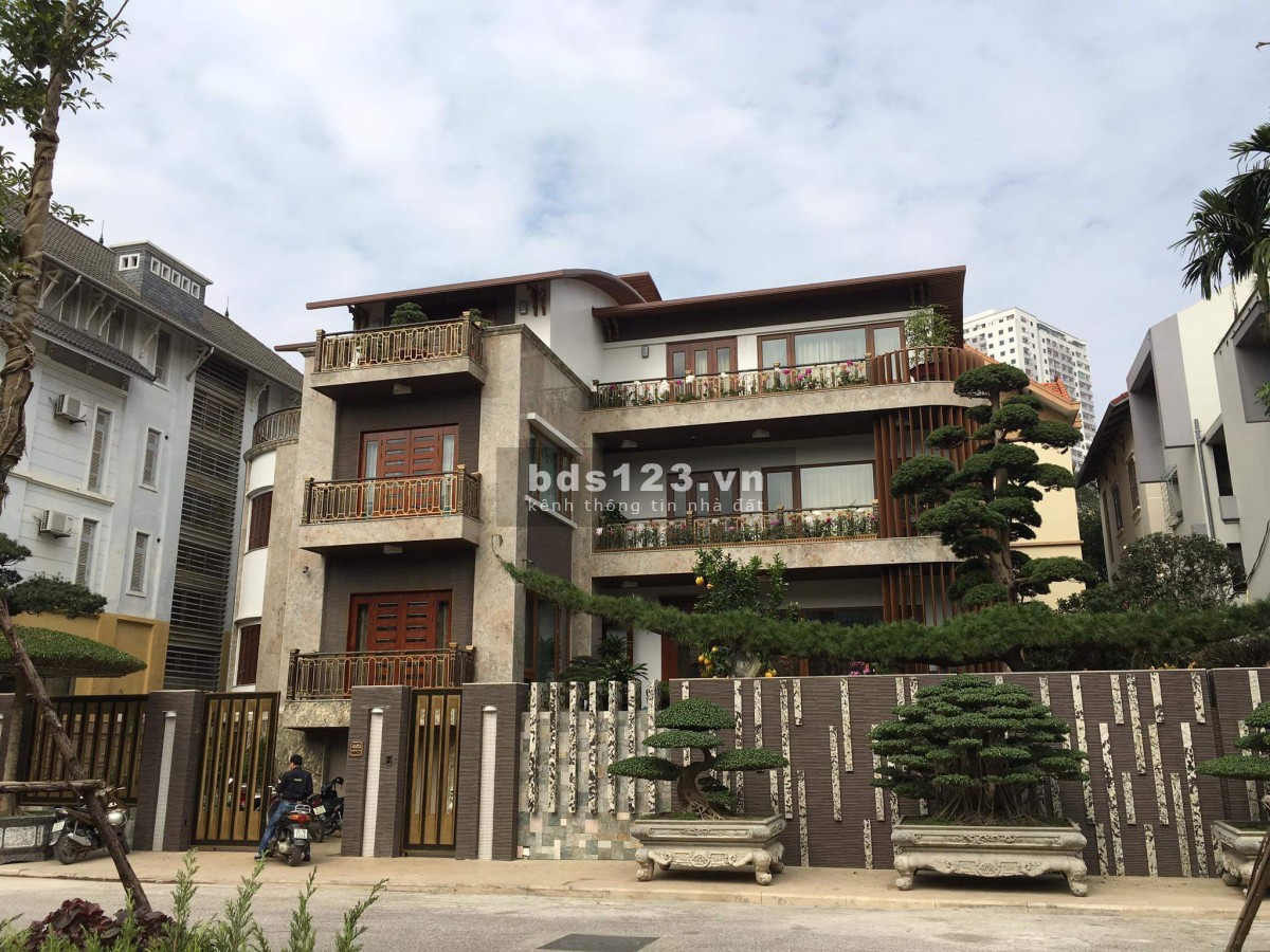 68,5 tỷ sở hữu ngay biệt thự Linh Đàm, diện tích 255m2, xung quanh là công viên hồ nước lộng gió
