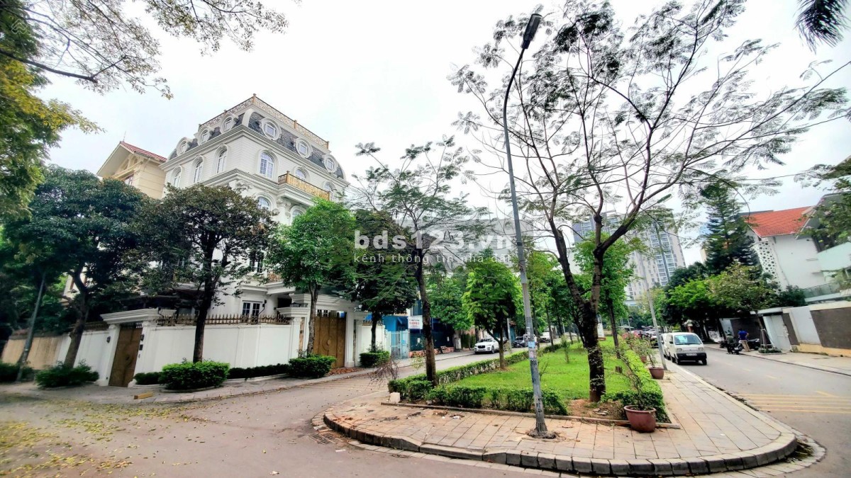 68,5 tỷ sở hữu ngay biệt thự Linh Đàm, diện tích 255m2, xung quanh là công viên hồ nước lộng gió
