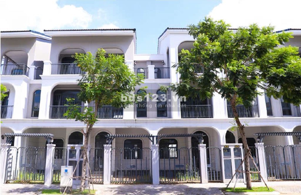 Bán nhà phố 5X27, 3 phòng ngủ, 1 trệt 2 lầu (Palm City Novaland)