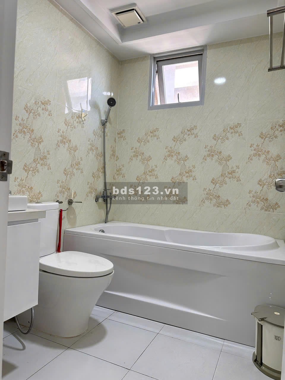 Chung cư 590, CMT8,P11, Quận 3:95m2,2p ngủ,2wc,NTCB, 14tr/th