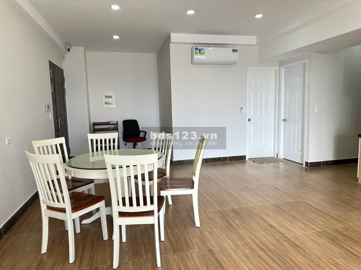 Chung cư 590, CMT8,P11, Quận 3:95m2,2p ngủ,2wc,NTCB, 14tr/th