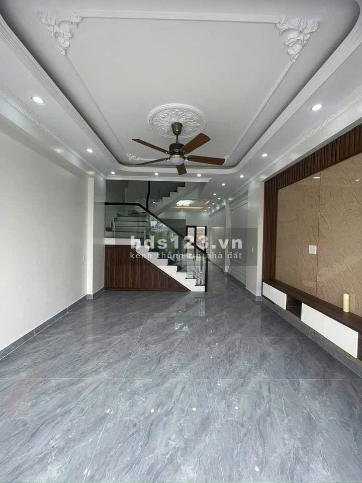 bể nợ!!! bớt 200tr bán gấp căn 1 trệt 2 lầu, giá còn 2ty490 nằm ngay cây xăng Thịnh Phát Lộc, TDM